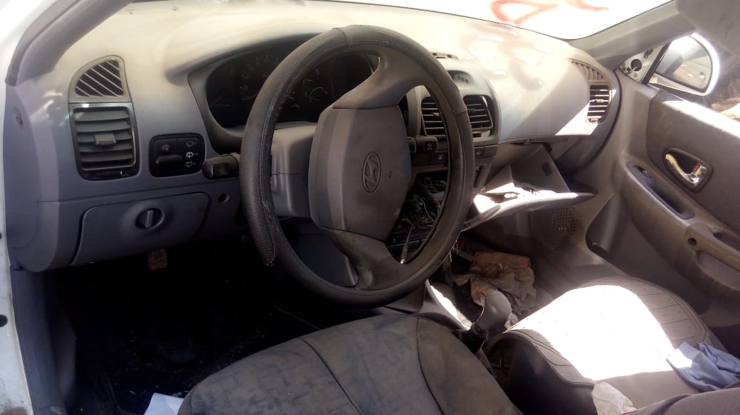  Hyundai ACCENT 2004    EN DESARME